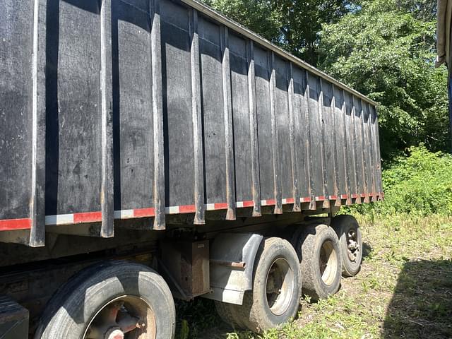 Image of Mack DM686S equipment image 2