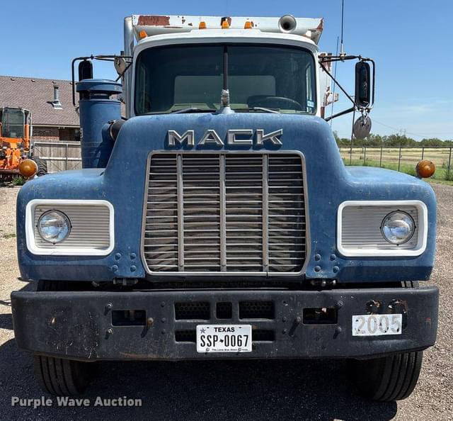 Image of Mack R686ST equipment image 1