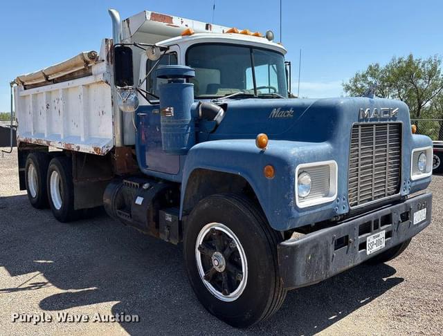 Image of Mack R686ST equipment image 2
