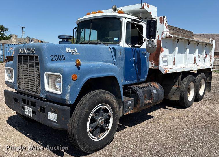 Image of Mack R686ST Primary image
