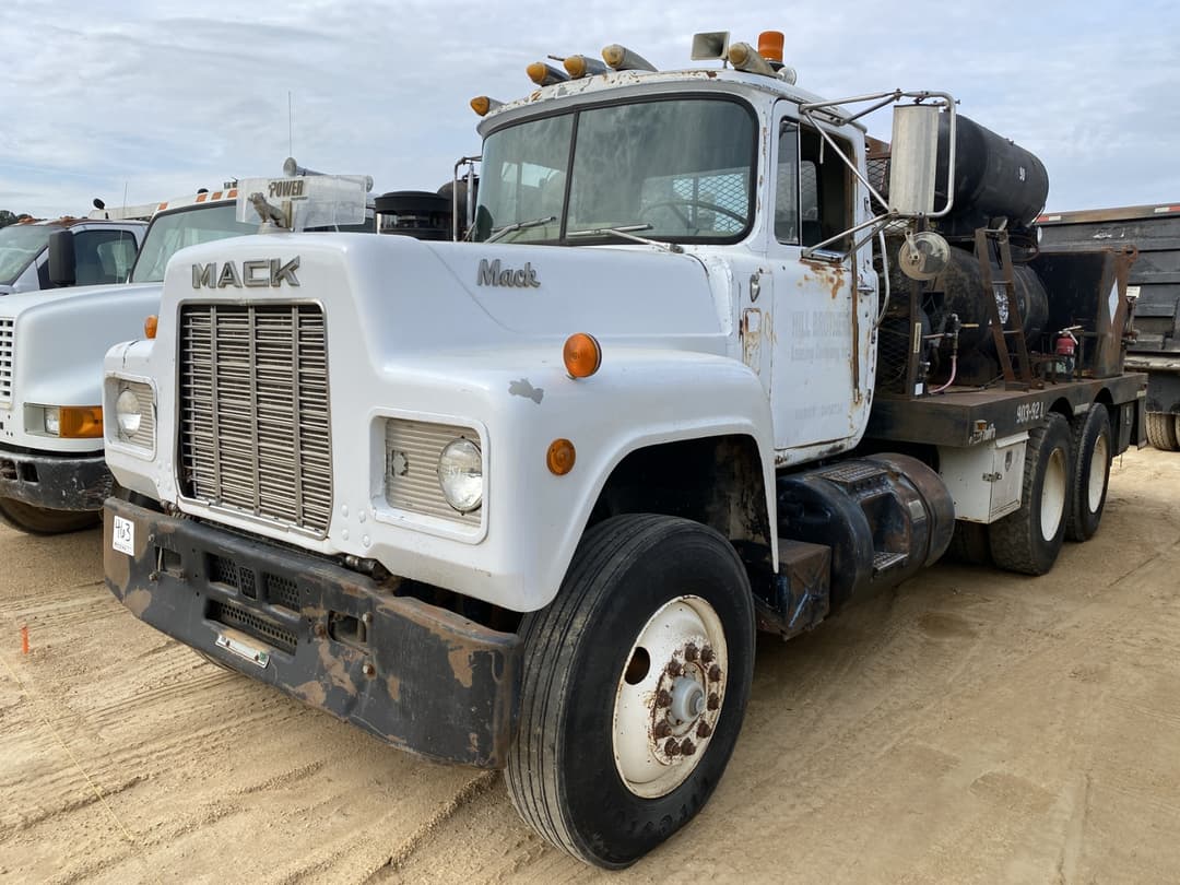 Image of Mack R686ST Primary image