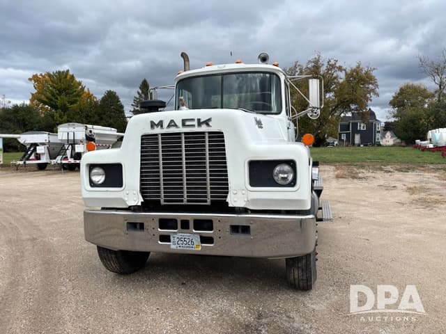 Image of Mack R686ST equipment image 2