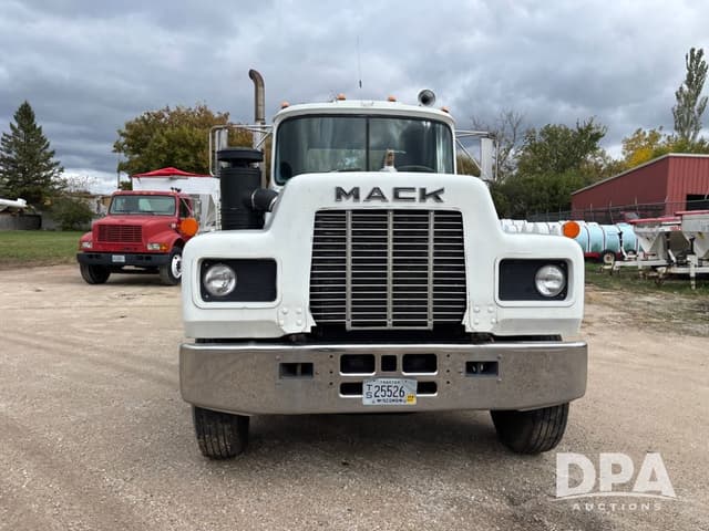 Image of Mack R686ST equipment image 3