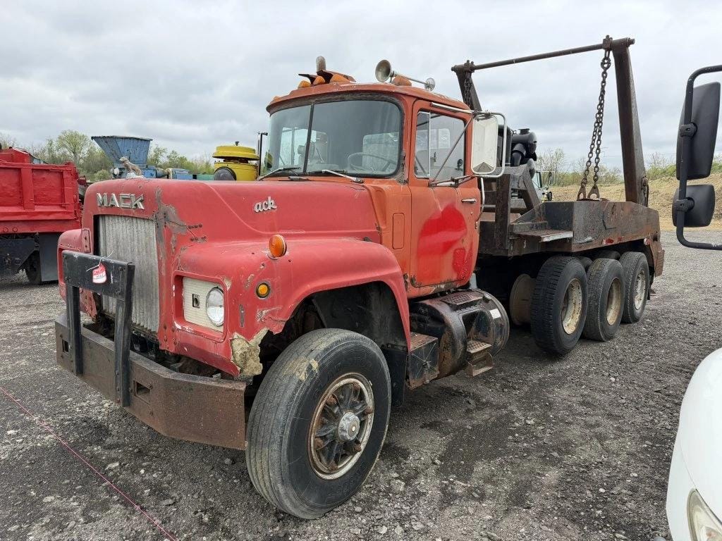 1984 Mack RD685S Equipment Image0
