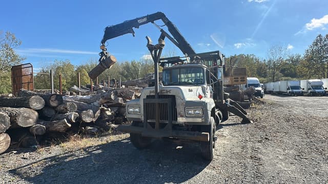 Image of Mack RD686S equipment image 2