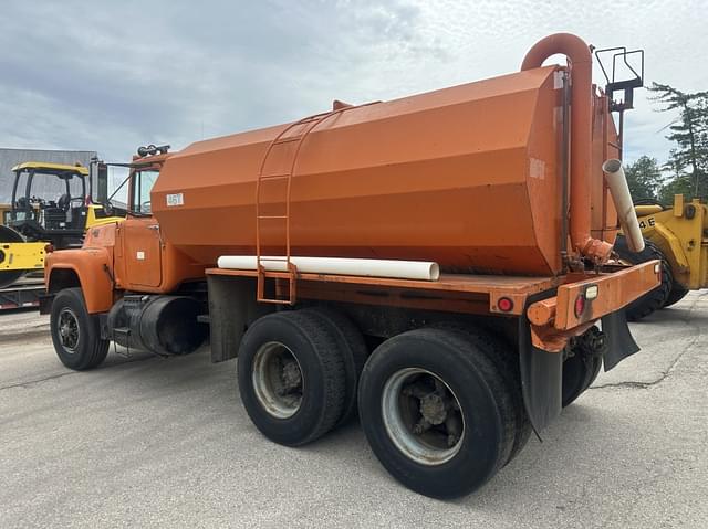 Image of Mack RD686S equipment image 2