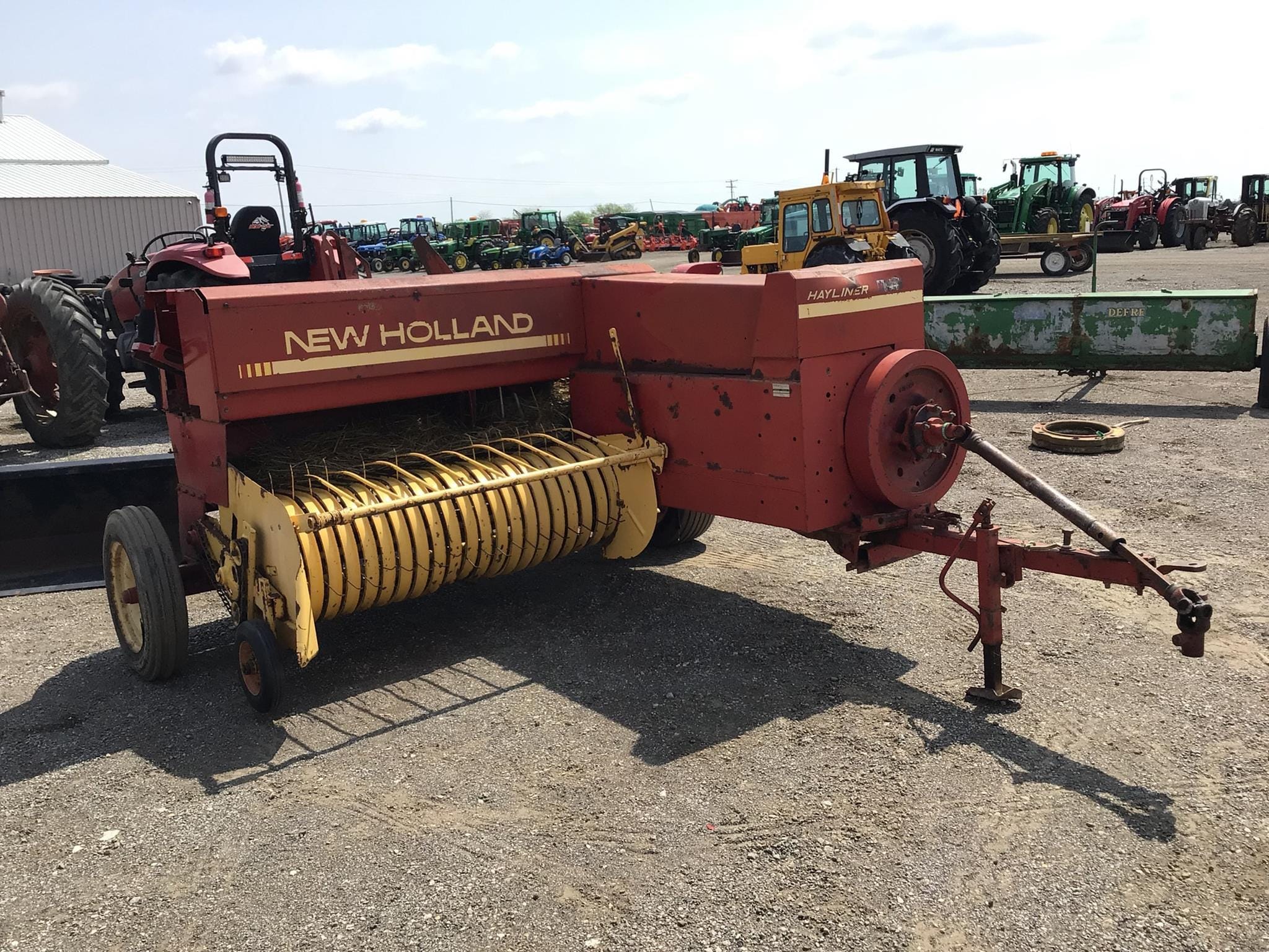 1984 New Holland Hayliner 311 Equipment Image0
