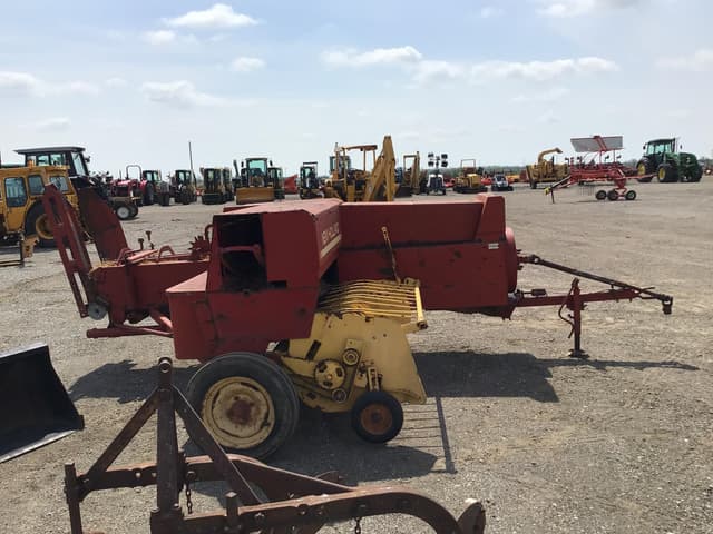 Image of New Holland Hayliner 311 equipment image 3