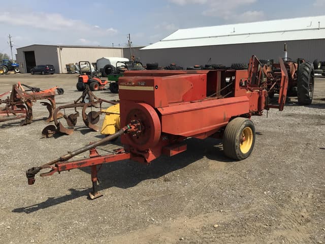 Image of New Holland Hayliner 311 equipment image 2