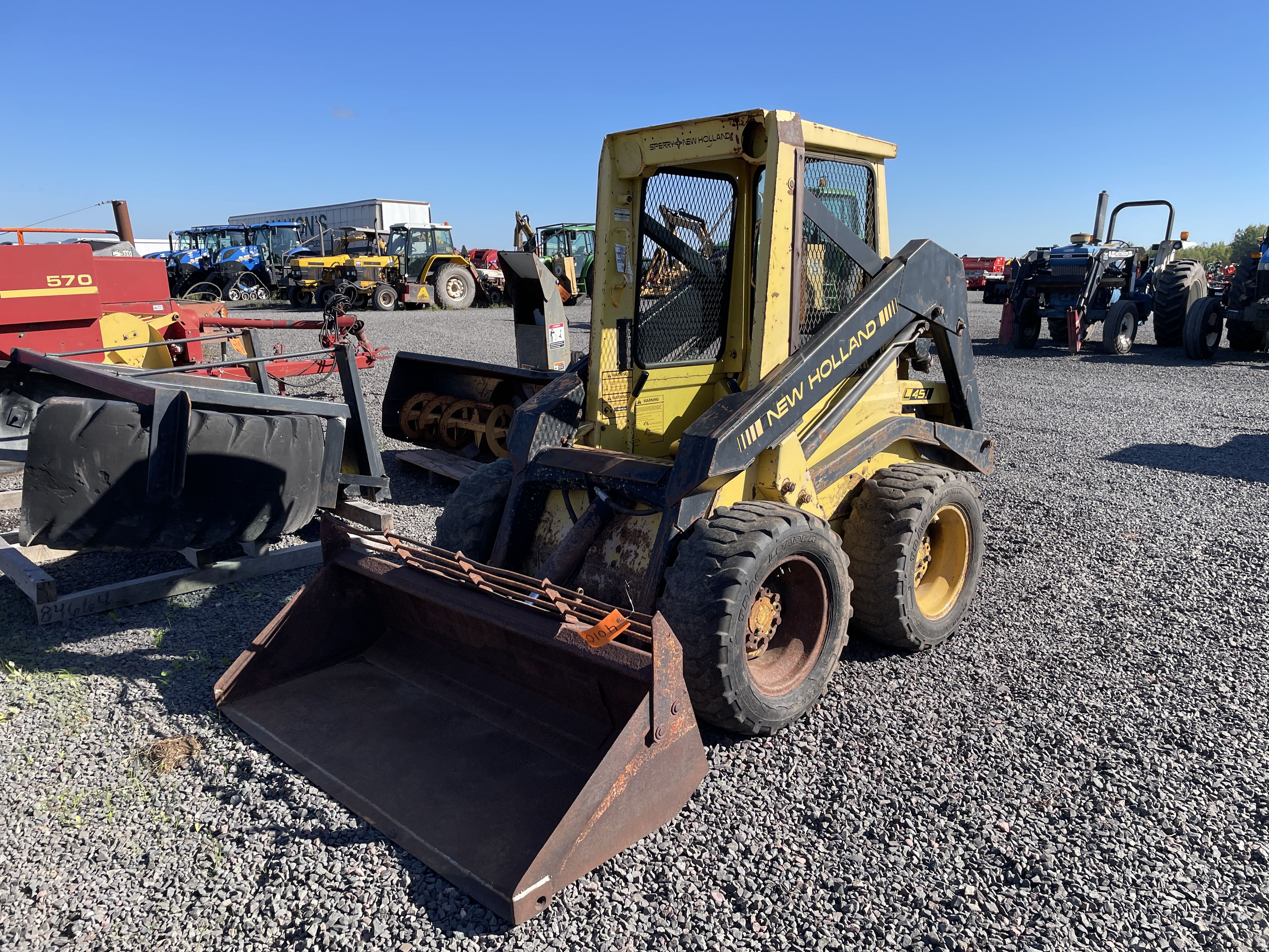 1984 New Holland L451 Equipment Image0