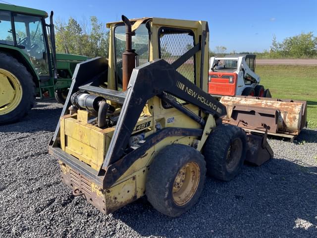 Image of New Holland L451 equipment image 4