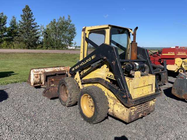 Image of New Holland L451 equipment image 2