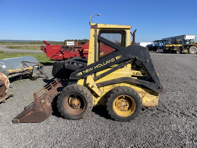Image of New Holland L451 equipment image 1