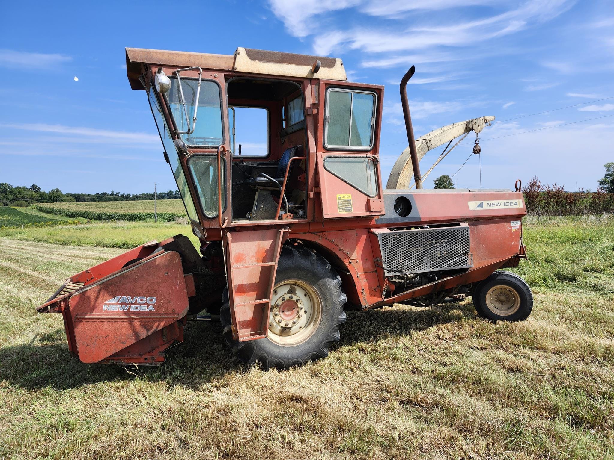 1984 New Idea 708 Equipment Image0