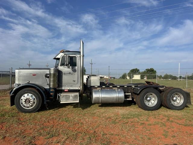 Image of Peterbilt 359 equipment image 1