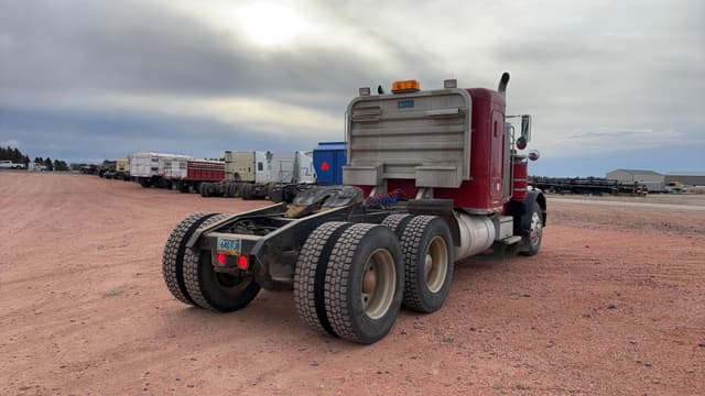 Image of Peterbilt 359 equipment image 4