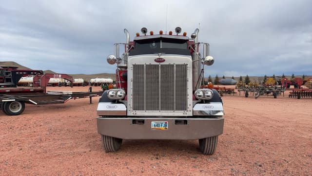 Image of Peterbilt 359 equipment image 1