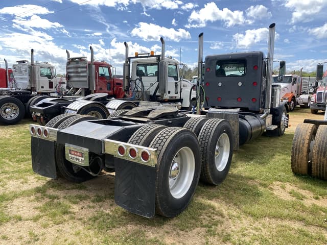 Image of Peterbilt 382 equipment image 2