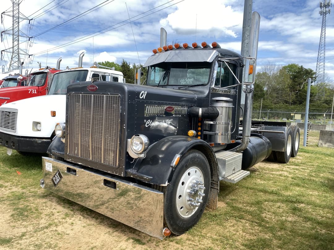 Image of Peterbilt 382 Primary image