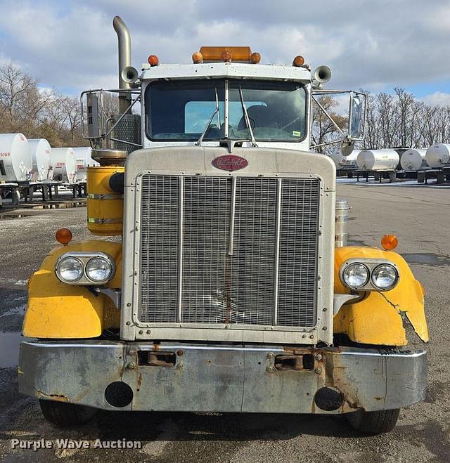 Image of Peterbilt 382 equipment image 1