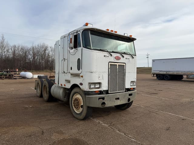 Image of Peterbilt 362 equipment image 2