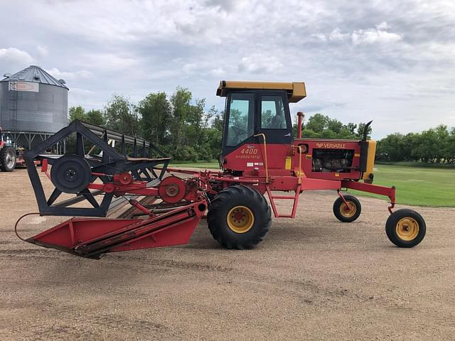 Image of Versatile 4400 equipment image 1