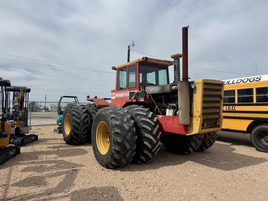 300 - 424 HP Tractors image