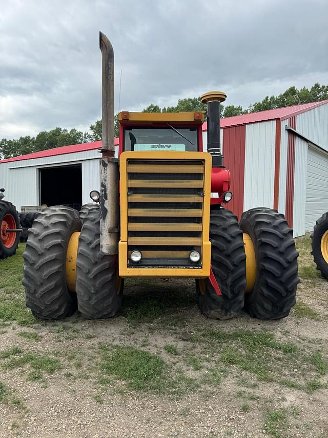Image of Versatile 895 equipment image 1