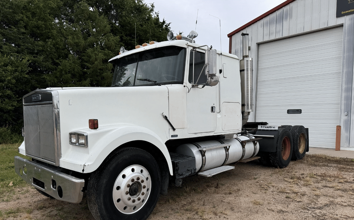 Main image Volvo White 7400