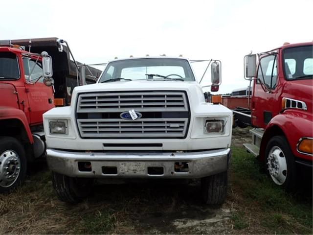 Image of Ford F-700 equipment image 1