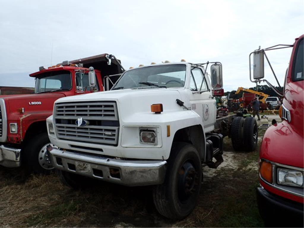 Image of Ford F-700 Primary image