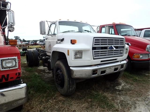 Image of Ford F-700 equipment image 2