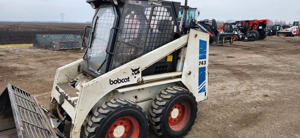 1985 Bobcat 743 Equipment Image0