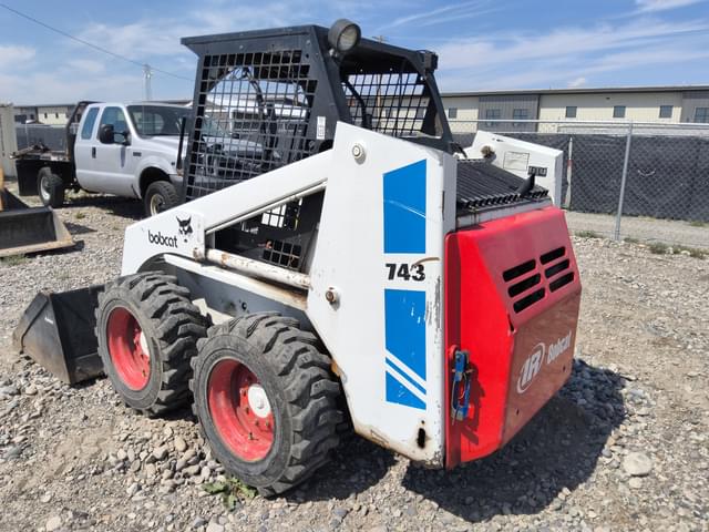 Image of Bobcat 743 equipment image 2