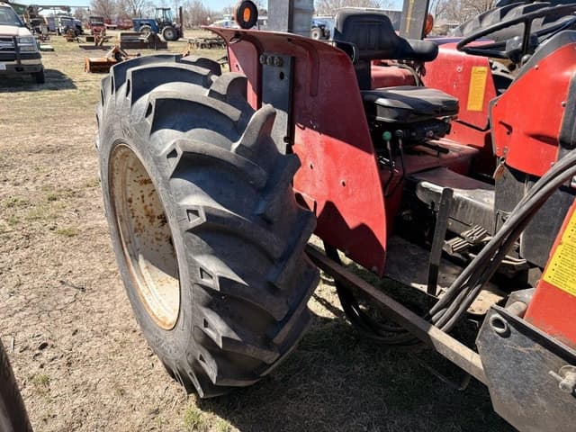 Image of Case IH 585 equipment image 3