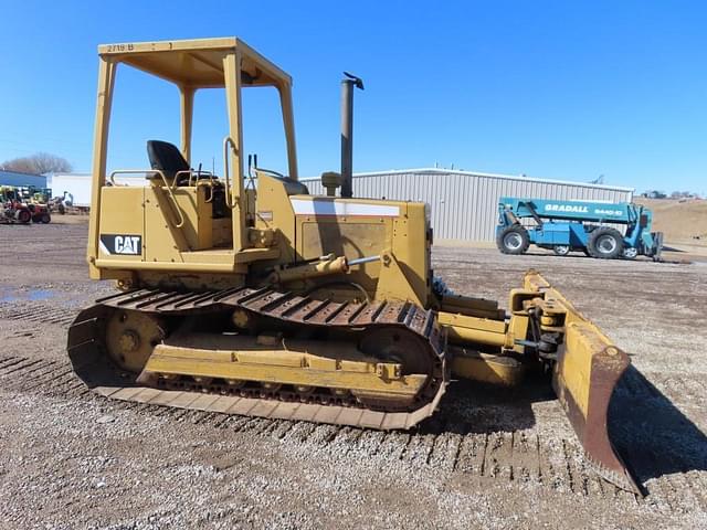 Image of Caterpillar D3B equipment image 4