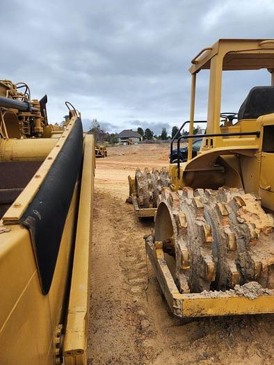 Image of Caterpillar 815 equipment image 3