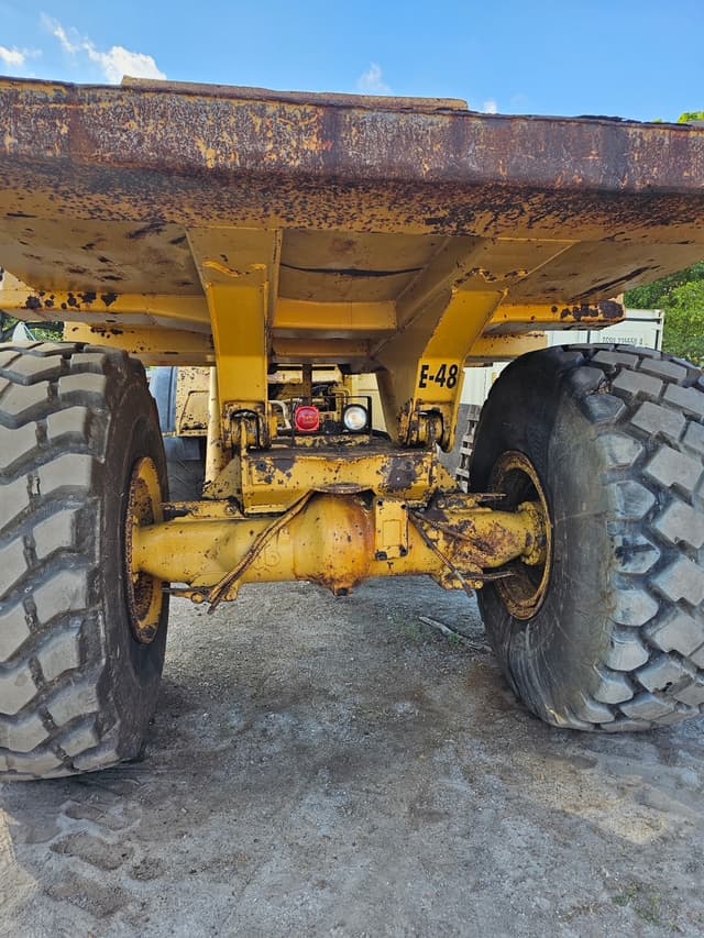 Image of Caterpillar D25C equipment image 2