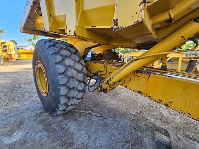 Image of Caterpillar D25C equipment image 3