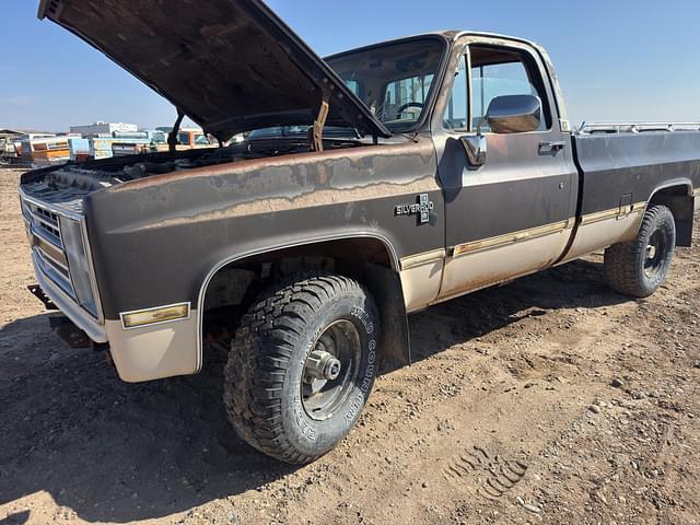 Image of Chevrolet Silverado equipment image 2