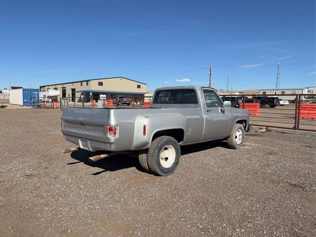 Image of Chevrolet 3500 equipment image 4