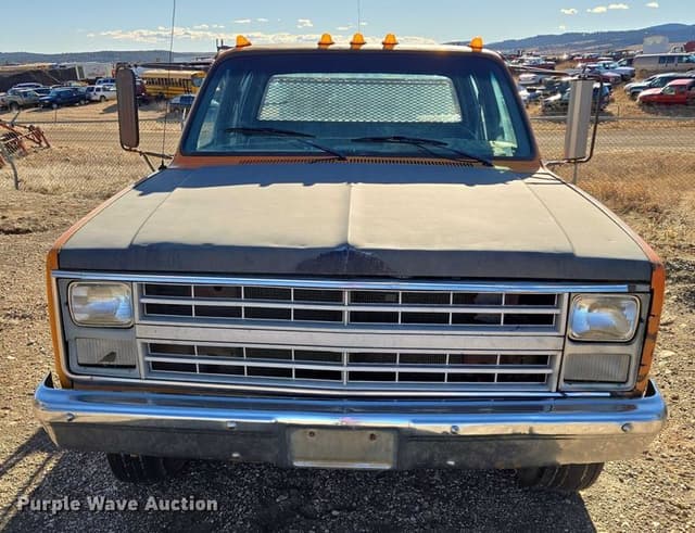 Image of Chevrolet C30 equipment image 1