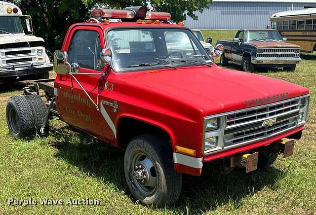 Image of Chevrolet Custom Deluxe 30 equipment image 2