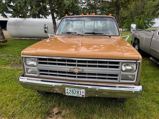 Image of Chevrolet C30 equipment image 1