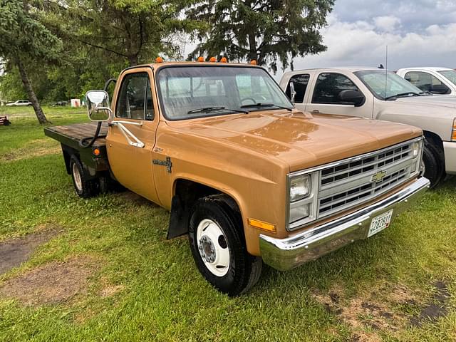 Image of Chevrolet C30 equipment image 2