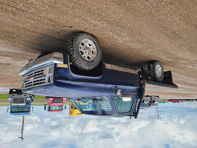 Image of Chevrolet K-10 equipment image 1