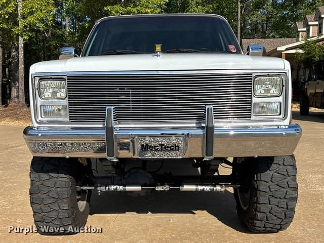 Image of Chevrolet K10 equipment image 1