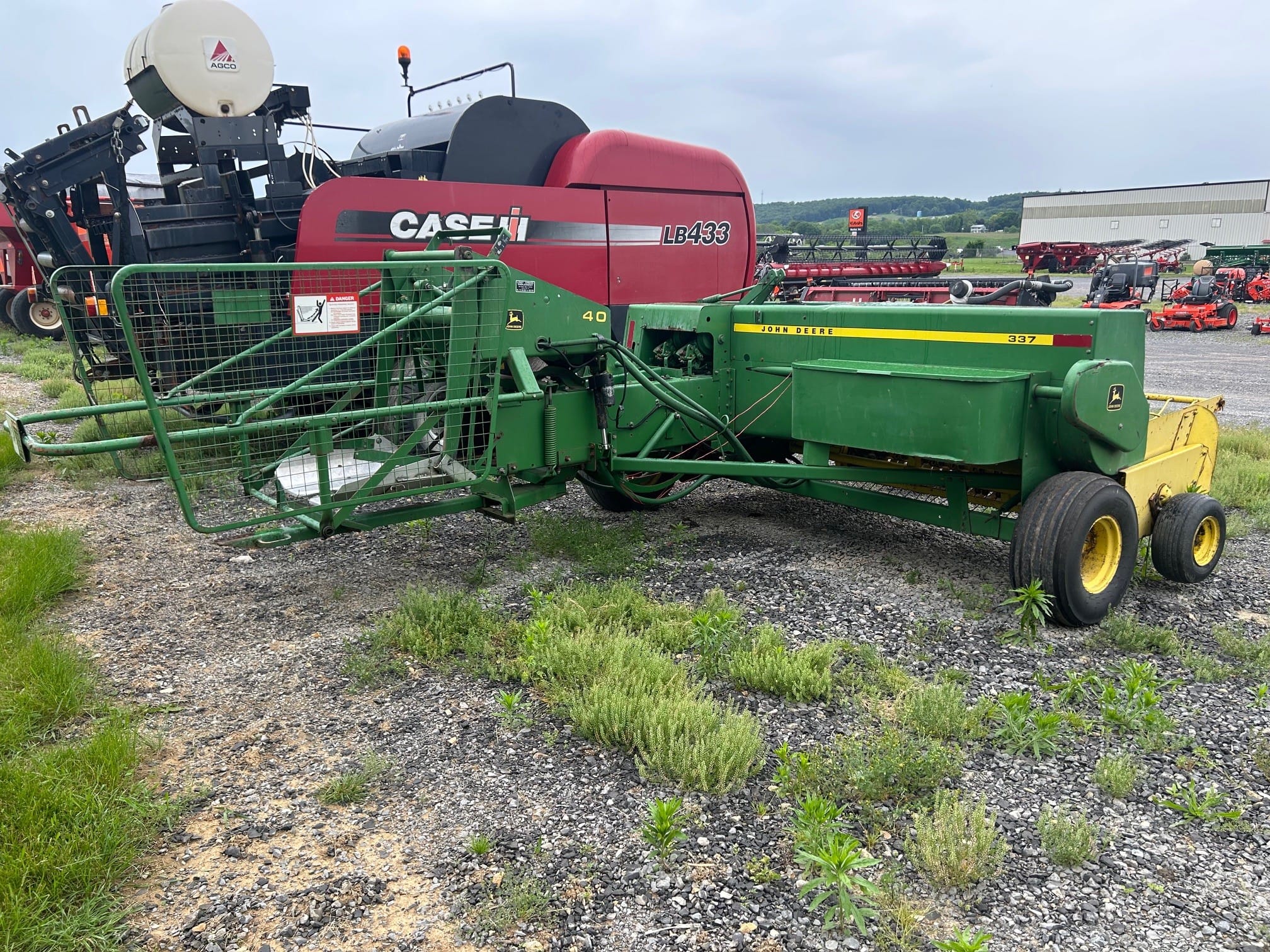 1985 John Deere 337 Equipment Image0