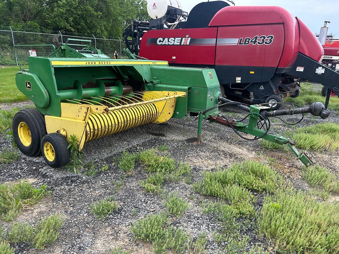 Image of John Deere 337 Image 0