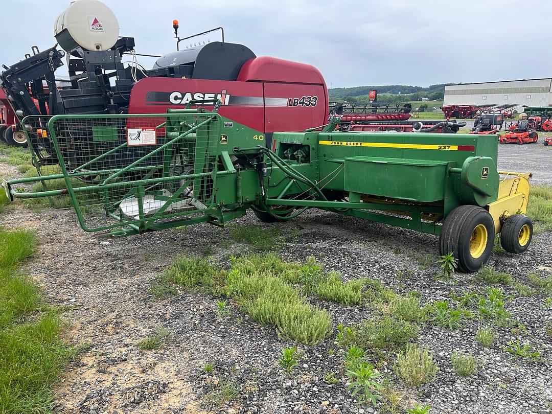 Image of John Deere 337 Image 1